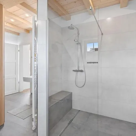 Holiday Wave Modern Retreat * Dranske