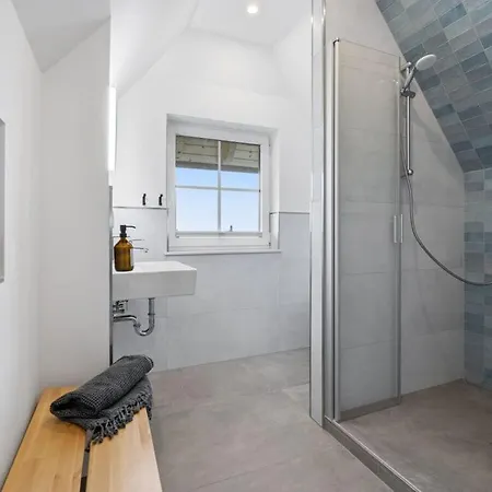 Holiday Wave Modern Retreat *