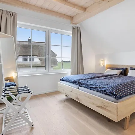 Holiday Wave Modern Retreat Dranske